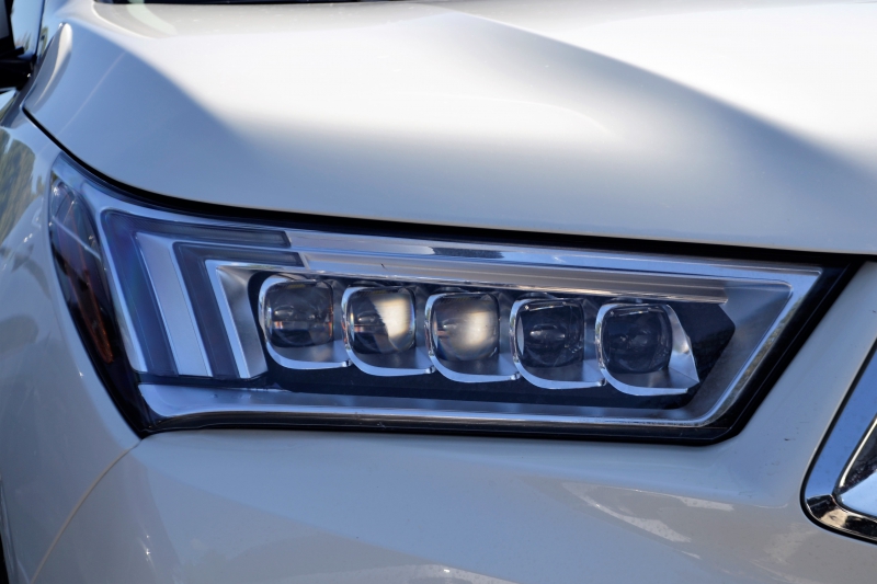 automobile-SERANON-min_acura-headlamp-2834131